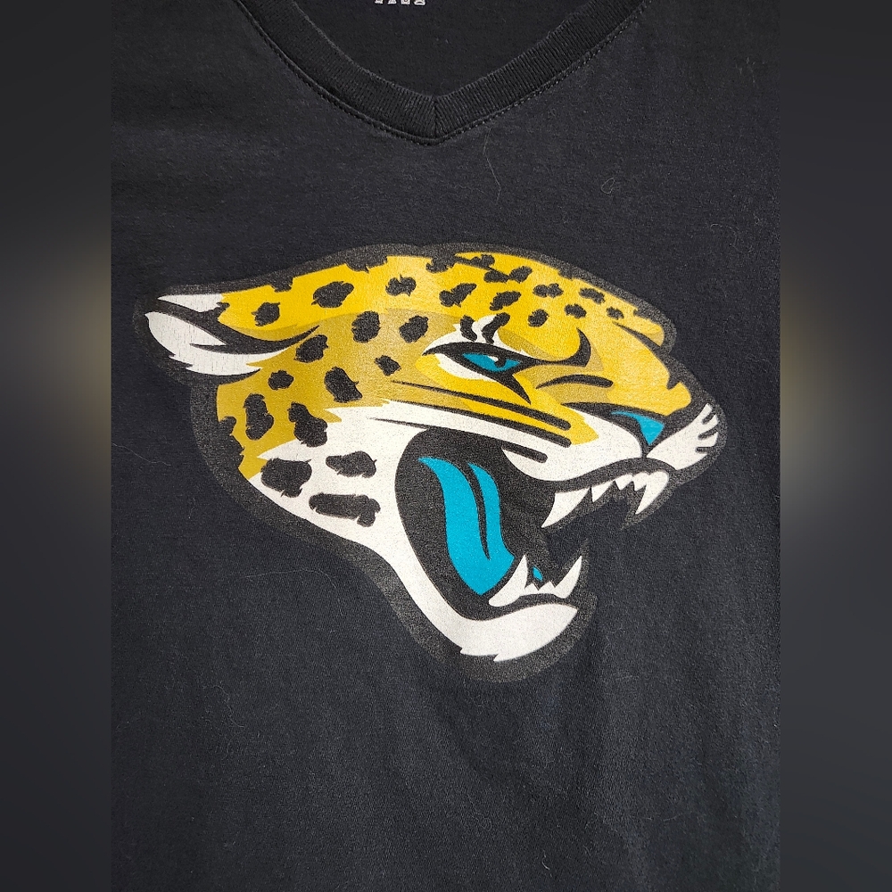 NFL Proline Women's Black V-Neck Graphic Tee.